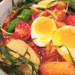 プチトマト、ゆで卵、ししとう、じゃがいも、素揚げされたナス、
          にんじん、牛肉、さらにさらに・・・バナナが入ってるんだよ。