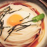 うどん亭 瀬戸香 - とろろかけうどん(冷たいおうどん)
      ちょっと食べさせてもらったけど、冷たい方が
      うどんのコシがよく分かるね。こちらも美味しいよ。