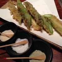 紗羅餐 本店 - アスパラの天ぷら
                    塩は 柚子塩 焼き塩 蕎麦塩
                    からお好みで