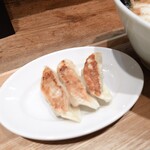 餃子と炙り こけこっこ - 餃子も美味しい