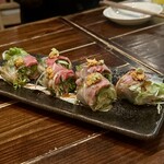 匠屋 あいべ - ■和牛ローストビーフの生春巻き ウニ乗せ ￥980