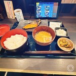 炭火焼干物定食 しんぱち食堂 - 