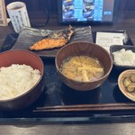 炭火焼干物定食 しんぱち食堂 - 