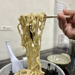 らー麺　Do・Ni・Bo - ビロビロ平打ち太麺をリフトUP⤴️