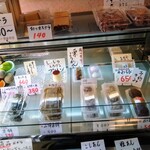 恵美寿堂 翠庵 - 赤飯や 羊羹 など 和菓子屋さん 定番の物以外にカステラやプリンもあるので嬉しいですね