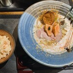 サーモンnoodle3.0 - サーモン飯、秋のプレミアムポルチーニサーモン