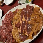 味楽園 - ホルモン各種