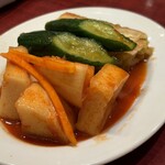 味楽園 - キムチ盛り合わせ