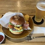 マグズカフェ - アボカドベーコンチーズバーガー