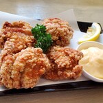 サザンカンフォート - 若鶏の唐揚げ。お肉がジューシーで衣はカリッとしていて美味です！