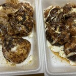 たこりき屋 - 左が醤油、右がソース　冷めても美味しい！