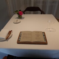 a.ligne - テーブルセットアップ状況
                
                メニューは既に食べログでコース予約をしていた
                
                ●【Lunch 】menu a.ligne 10品 ￥16,500