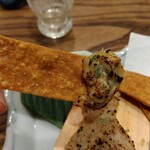 休日や - そば揚げに味噌を乗せて