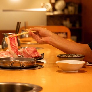 和牛やブランド豚に鴨も…種類豊富で上質なお肉を、食べ放題で。