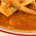 蒙古タンメン中本 - 辛味と旨味が詰まったスープ