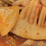 蒙古タンメン中本 - ゴモミには欠かせないタマネギとタケノコ