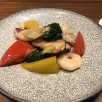 中国菜厨 エスサワダ 新丸ビル店 - 海老とイカ、椎茸の野菜炒め