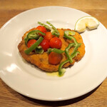 スガハラ - 宮城 黒豚の肩ロース肉のミラノ風カツレツ + おかトマト + ピーマン + レモン