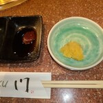 門 - ニンニクのすりおろしは、頼まないと出ません