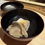 温石 - ③白甘鯛と雪茸のお椀、柚子で香り付け