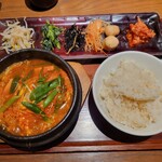 KOREAN BBQ 水刺間 - 純豆腐チゲ定食（1600円）