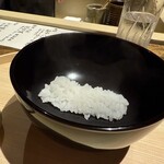 温石 - ⑪煮えばな
      カマスの生姜焼き、甘長唐辛子の酢漬け