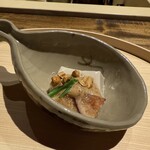 温石 - ①自家製落花生豆腐、煎りたての落花生と落花生ソース共に、蒸した無花果を和えて