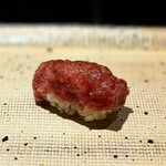 鮨 西崎 - 脂が美味しいところは、中落ちで。