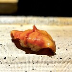 鮨 西崎 - 【追加】の赤貝。
      独特の歯応えは、やっぱりたまりません。