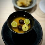 鮨 西崎 - なんだか、和スイーツみたい♪
      むかごと銀杏ですが、ベースの茶碗蒸しがいつも最高にお上手なのです。