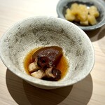 鮨 西崎 - 「大根が主役」という、蛸の柔らか煮。
      もちろん、蛸が美味しい♪