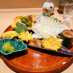 銀座 しのはら - 八寸：帆立貝とうにのソース、シャインマスカット菊花のみぞれあんのおすで、胡麻豆腐、ゴマだれと、菊と向こう漬け、メヒカリの西京焼き、石川こいも、紹興酒の枝豆、煮アワビ、タコ