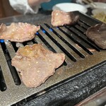 炭火焼肉　牛楽園 - 