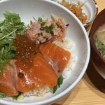 マルモキッチン - サーモンといくらのトロたくごはん　ごはん大盛り