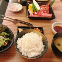 焼肉 しゃぶしゃぶ 石田屋。 北野坂店 - 
