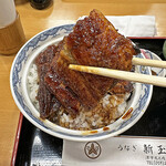 新玉亭 - パリッと香ばしい関西風の鰻
