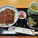 新玉亭 - 特上丼は上に四切、中に一切の計５切