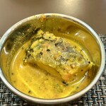 東インド ベンガル料理専門店インディアンスパイスファクトリー - 鯉のマスタード煮