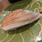 廻し鮨 新鮮や - アナゴ(一貫食べた)