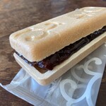 総本家 駿河屋善右衛門 - 「笹づる最中」(税込206円)