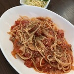 カフェ チューリップ - ＊ベーコン・玉ねぎのトマトソースパスタ　500円