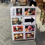 彩夏 - 商店街から、この小道に入るとすぐ