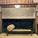 韻松亭 - 入口から入ったところ