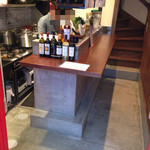 ペレソッソ - 一階は立ち飲みで10名くらい入れます