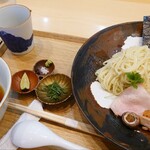 飯田商店 - 醤油つけ麺。