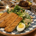 PAULANER IM TAL - サラダと言いつつ鶏のシュニッツェルの存在が大きな狗頭羊肉的割烹。