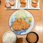 とんかつ ひな太 - 特上ロースかつ定食、大山どりささみフライ(2本)、しきんぼ(1個)