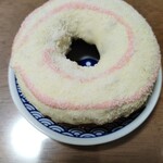55DONUT - 全粒粉のストロベリーホワイトチョコレート