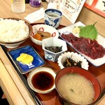 ハーバー食堂 日の出丸 - クジラ刺身定食2,000円