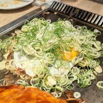 鶴橋風月 - 牛筋ネギ月見玉